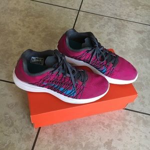 Women’s size 7 Nike Lunar shoes